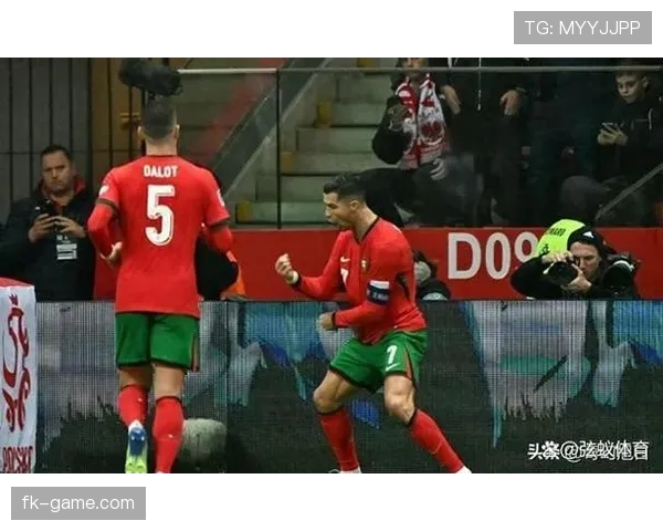 C罗 vs 莱万:进球效率与终结方式对比 C罗 vs 莱万:进球效率与终结方式对比