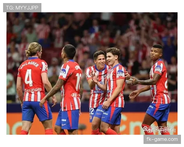 阿尔瓦雷斯比赛里像巨星，下楼买菜手拎塑料袋，这反差我笑抽